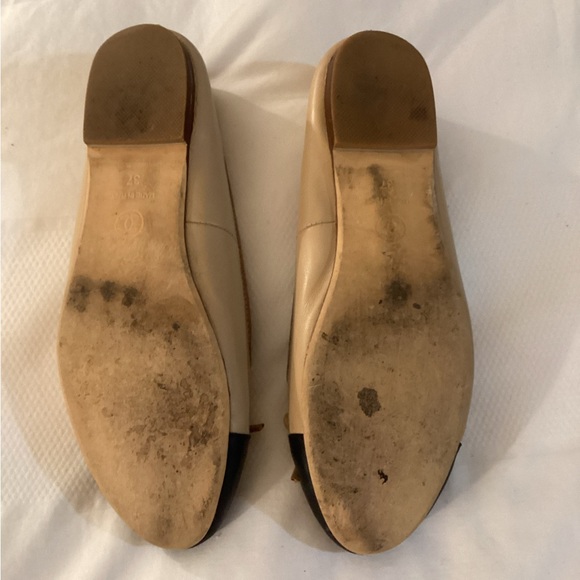 Chanel
Chanel Beige/Black Leather CC Cap Toe Bow Ballet Flats - Picture 11 of 13